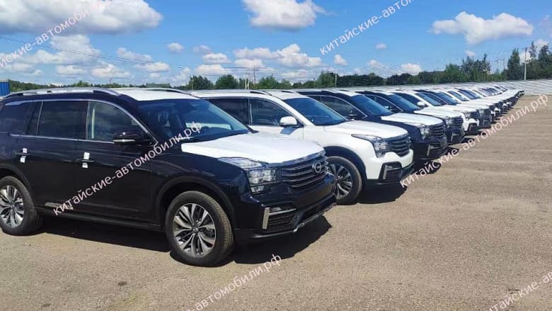 В Россию завезли новую партию китайских кроссоверов GAC GS8. Они будут продаваться по старым ценам