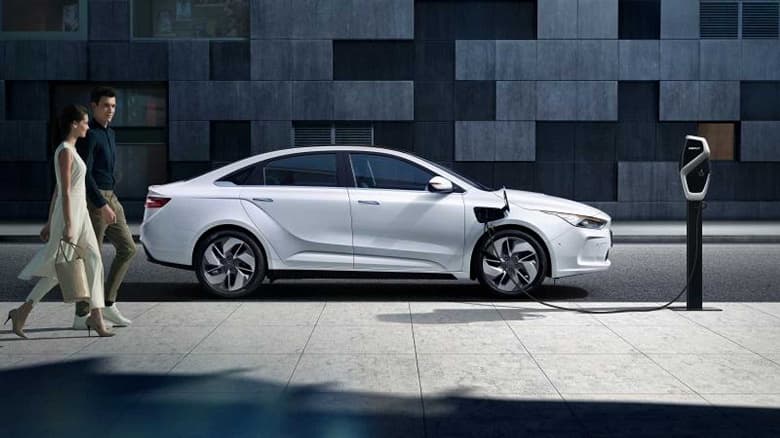 Автомобили с ДВС потеряют важное преимущество: новые аккумуляторы для машин Geely будут заряжаться за 15 минут. Запас хода превысит 1000 км Автомобили с ДВС потеряют важное преимущество: новые аккумуляторы для машин Geely будут заряжаться за 15 минут. Запас хода превысит 1000 км