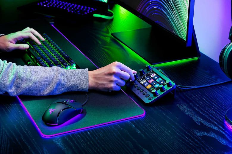 Представлено уникальное устройство Razer Stream Controller с 12 сенсорными кнопками-экранами