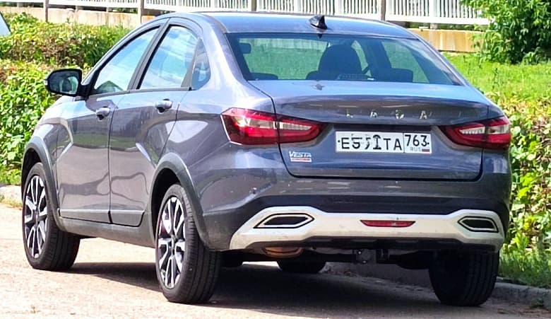 Товарные Lada Vesta NG сфотографировали вживую. Счастливчики даже смогут купить эти автомобили