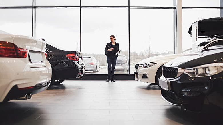 Дилеры рассказали, почему буксуют поставки автомобилей в Россию по параллельному импорту. Одна из главных проблем – бюрократия