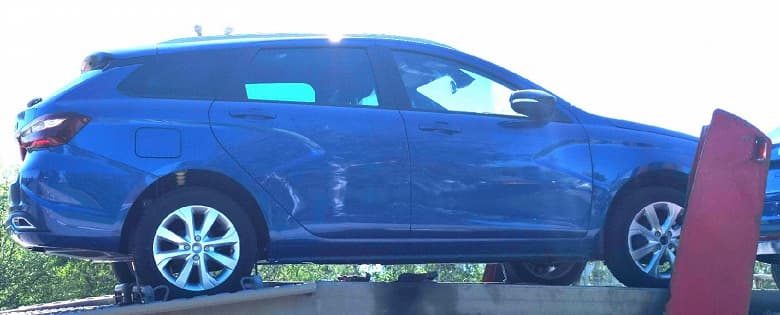 Товарные Lada Vesta NG сфотографировали вживую. Счастливчики даже смогут купить эти автомобили