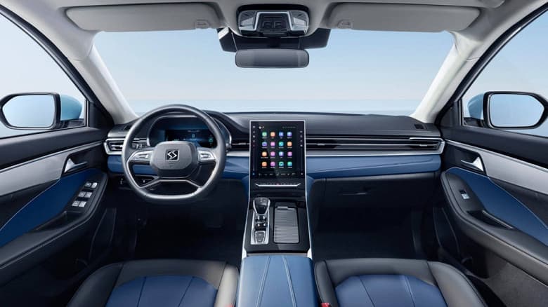 Ещё один претендент на место электрического «Москвича»? В Китае представили JAC Sehol Aipao, бензиновая версия которого фигурировала в презентации московского автозавода