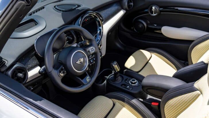 Представлен Mini Cooper SE Convertible — первый в мире премиальный электрический кабриолет