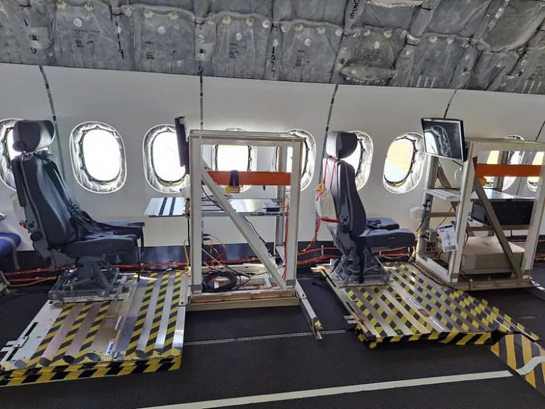 Фотогалерея дня: так тестируют самый большой в мире пассажирский авиалайнер — Boeing 777X, оснащенный складывающимися законцовками крыла