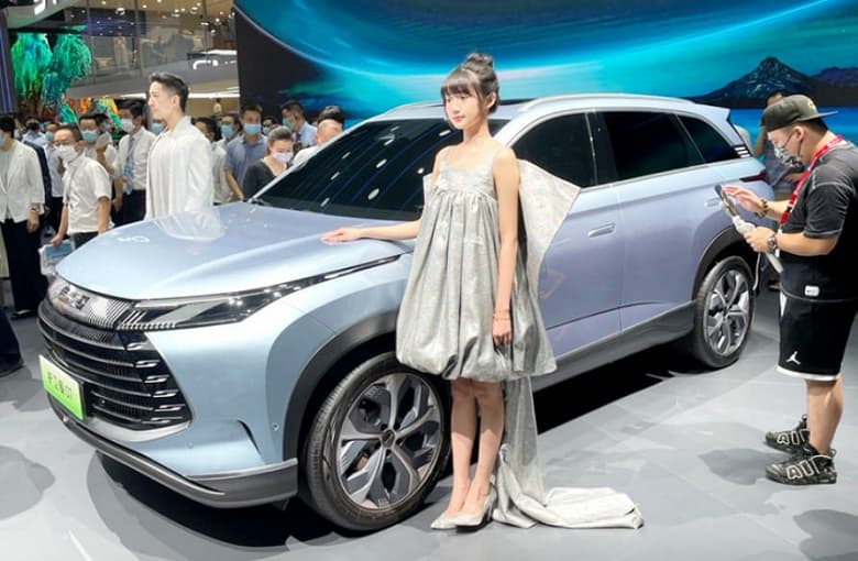 400 л.с., полный привод и разгон до 100 км/ч за 4,7 с. В Китае показали гибридный кроссовер BYD Corvette 07