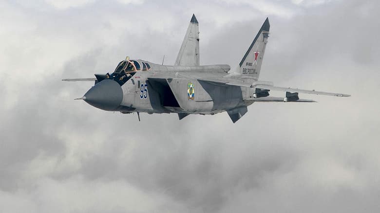 Пилоты уникального самолета МиГ-31 научились перехватывать гиперзвуковые ракеты на высоте 16 км