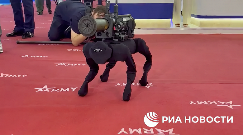 В России представили робособаку с гранатометом В России представили робособаку с гранатометом
