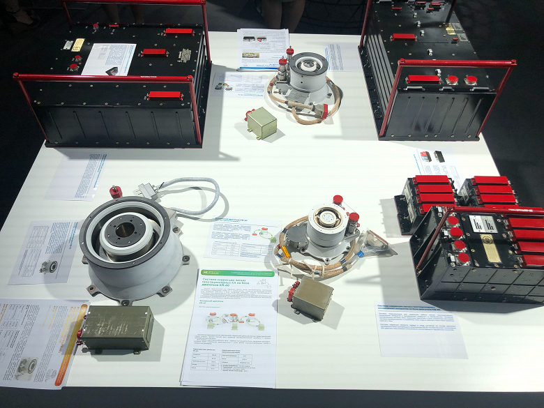 Роскосмос представил двигатели для космического буксира