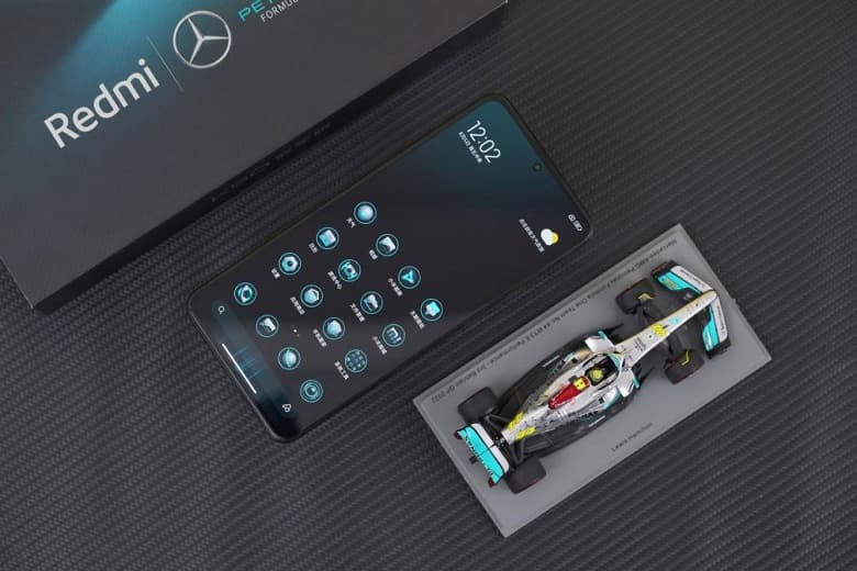 Лучшую версию топового флагмана Redmi и его комплект поставки показали вживую