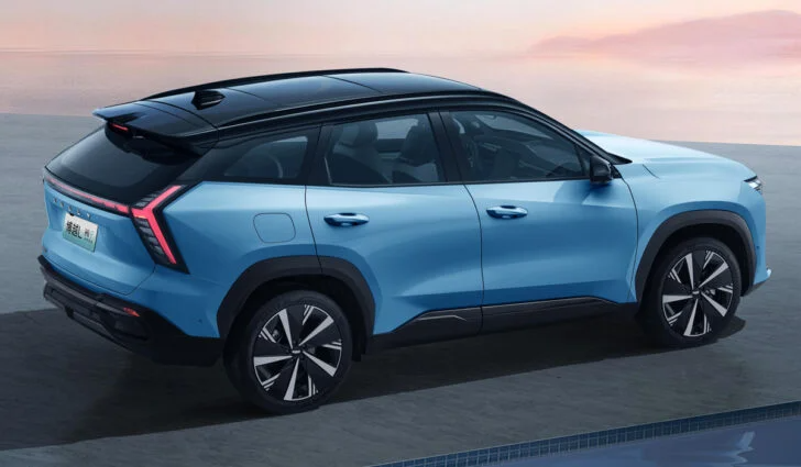 Настоящий премиум, недорого: Geely впервые показала салон нового Atlas