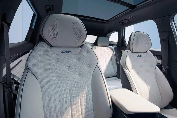 Настоящий премиум, недорого: Geely впервые показала салон нового Atlas