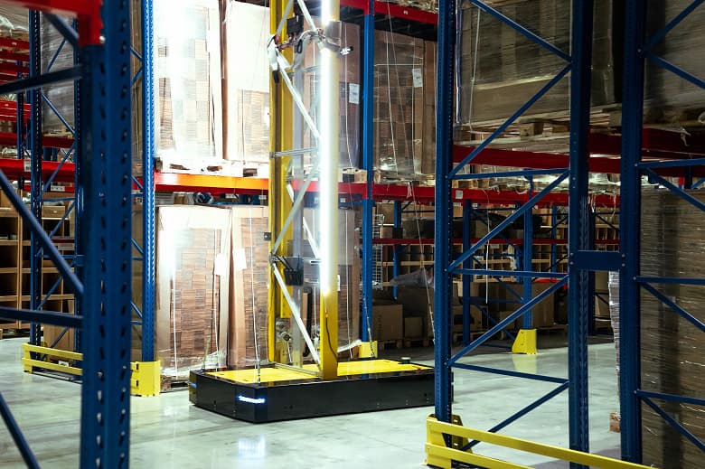 В Яндексе создали робота-инвентаризатора и робота-кладовщика В Яндексе создали робота-инвентаризатора и робота-кладовщика