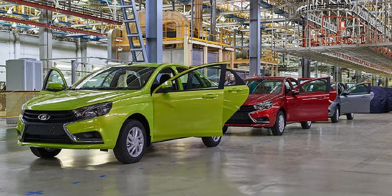 Вероятно, письмо Владимиру Путину дошло. АвтоВАЗ остановил перенос производства Lada Vesta из Ижевска в Тольятти