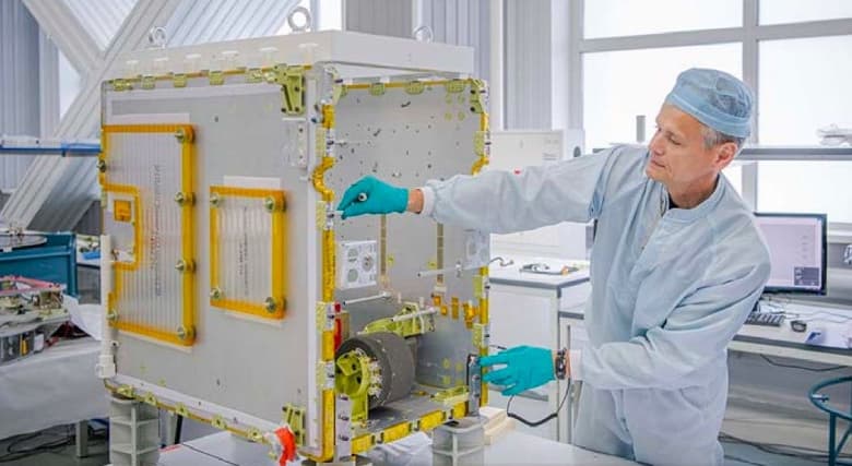 Первый космический аппарат группировки «Сфера», призванной обеспечить Россию спутниковым интернетом, запустят в октябре