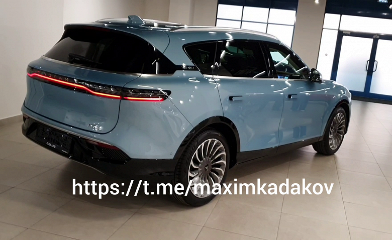 «Тот неловкий момент, когда дизайн китайского электрокара нравится больше, чем многие европейские машины». Главный редактор «За рулем» о кроссовере Voyah Free, который может появиться в России под брендом Evolute