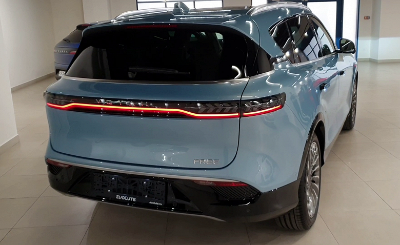 «Тот неловкий момент, когда дизайн китайского электрокара нравится больше, чем многие европейские машины». Главный редактор «За рулем» о кроссовере Voyah Free, который может появиться в России под брендом Evolute