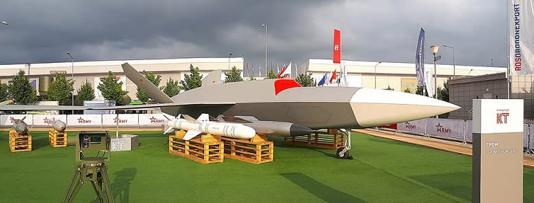 В России начинается разработка скоростного беспилотника «Гром». Он будет работать в тандеме с пилотируемой авиацией и сам сможет управлять роем из 10 дронов