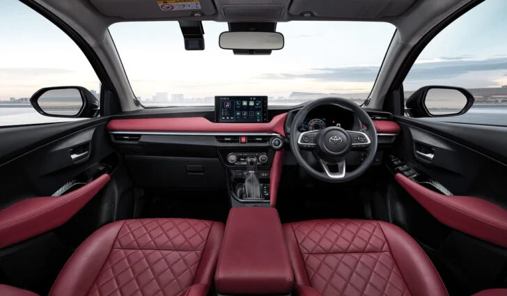 Младший брат Corolla и Camry дешевле 1 млн рублей. Представлен очень доступный и современный седан Toyota 