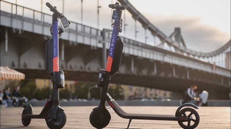 Аварий с электросамокатами больше не будет? Кикшеринг «Юрент» тестирует самокаты с автопилотом и распознаванием препятствий