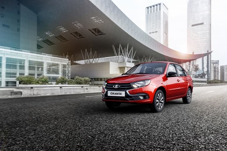 Lada Granta 2022 всё менее ободранная: АвтоВАЗ выпустил новые версии седана и лифтбека Granta, а также Granta Cross