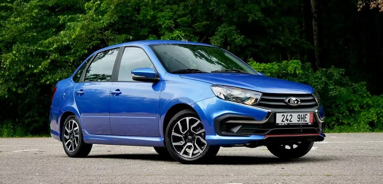 Российский авторынок нащупал дно? Продажи новых машин растут три недели подряд Российский авторынок нащупал дно? Продажи новых машин растут три недели подряд