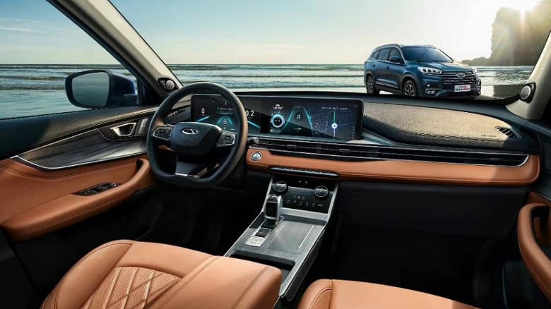 Экран с диагональю 24,6 дюйма, аудиосистема Sony Luxury, сиденья с «авиационными» подголовниками и роботизировання КПП с «мокрыми» сцеплениями. Представлен обновленный Chery Tiggo 8