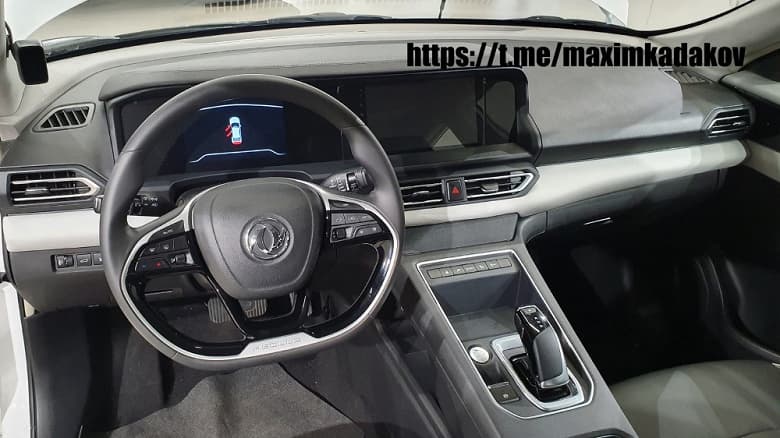 «Бомбезный» интерьер, «неубиваемое реношное шасси» и дизельный подогреватель. Подробности и стоимость российского электрического седана Evolute i-Pro