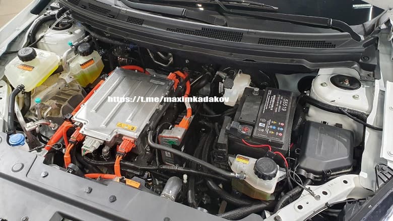 «Бомбезный» интерьер, «неубиваемое реношное шасси» и дизельный подогреватель. Подробности и стоимость российского электрического седана Evolute i-Pro