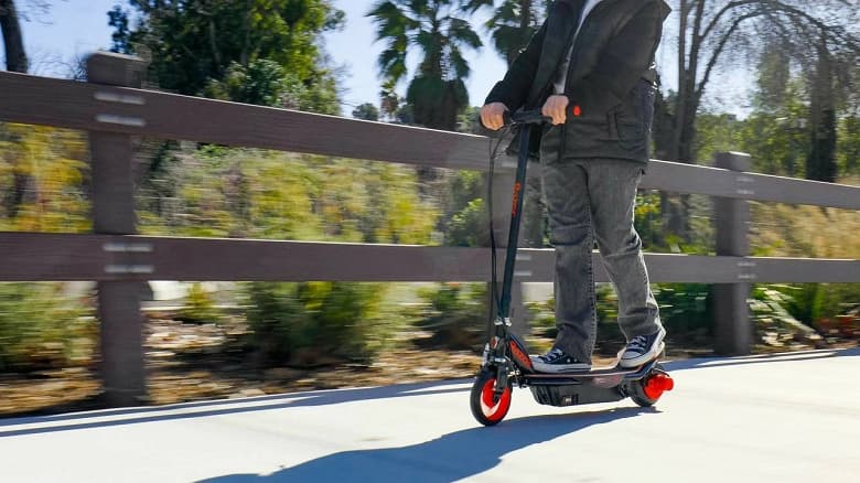 Современная школа: в Москве хотят ввести уроки езды на электросамокатах Современная школа: в Москве хотят ввести уроки езды на электросамокатах