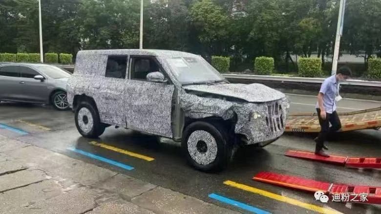 В Китае сфотографировали перспективный электрический внедорожник Interstellar за 120 000 долларов. Обещают проходимость не хуже, чем у Cybertruck