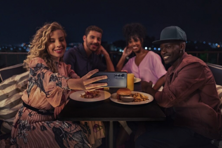 OLED, 144 Гц и MediaTek Dimensity 1050 за 500 долларов. Представлен Motorola Edge 2022