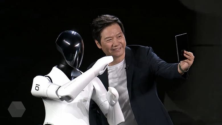 Xiaomi покакала человекоподобного робота CyberOne. Он умет ходить и общаться с людьми