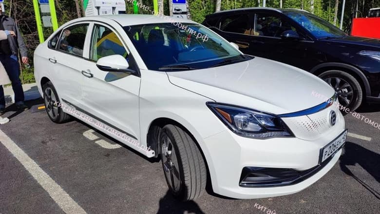 Купить российский электрический седан Evolute i-Pro смогут все желающие. Цена с госсубсидией – около 2 миллионов рублей