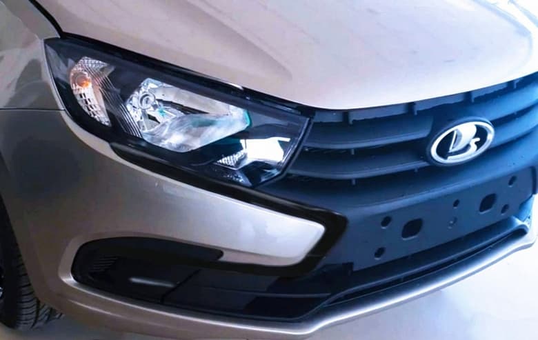 Снова глянец? Упрощённые Lada Granta Classic’22 теперь визуально отличаются между собой