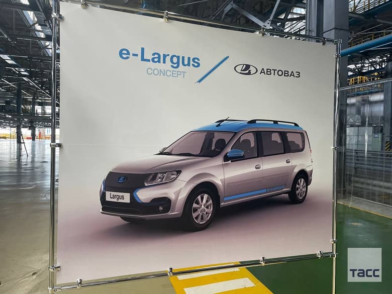 Это первый электромобиль Lada: двигатель расположен под капотом, батареи — спереди и сзади