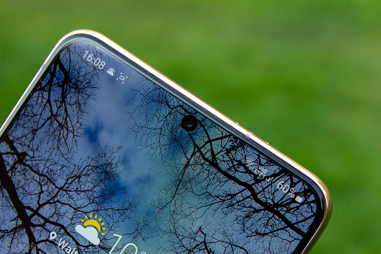 Вырезы в экране iPhone 14 Pro просто огромны, зато рамка узкая. Интересно, получится ли у Apple задать новый тренд