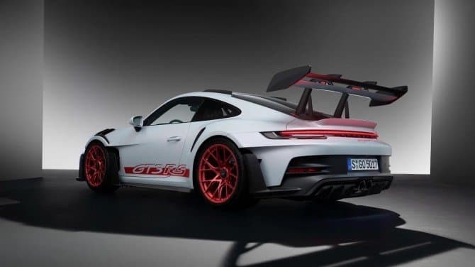Представлено новое поколение спорткара Porsche 911 GT3 RS