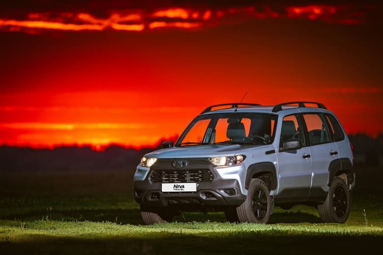 Lada Niva Travel 2022 поступает в продажу. За внедорожник без подушек безопасности и ABS просят от 800 000 рублей, и эта цена – уже с учетом скидки по госпрограмме