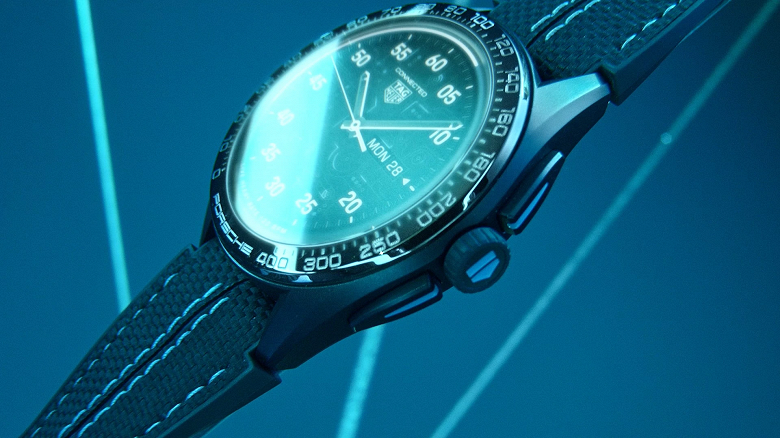 AMOLED, GPS, NFC и 5АТМ. TAG Heuer выпустила специальные умные часы для владельцев Porsche — их уже можно заказать в России