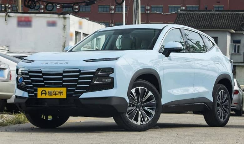 326 л.с., расход 1 л на 100 км и интерьер в стиле Tesla по цене от 14 700 долларов. В Китае стартовали продажи молодежного кроссовера Jetour Dasheng, который может появиться в России 326 л.с., расход 1 л на 100 км и интерьер в стиле Tesla по цене от 14 700 долларов. В Китае стартовали продажи молодежного кроссовера Jetour Dasheng, который может появиться в России