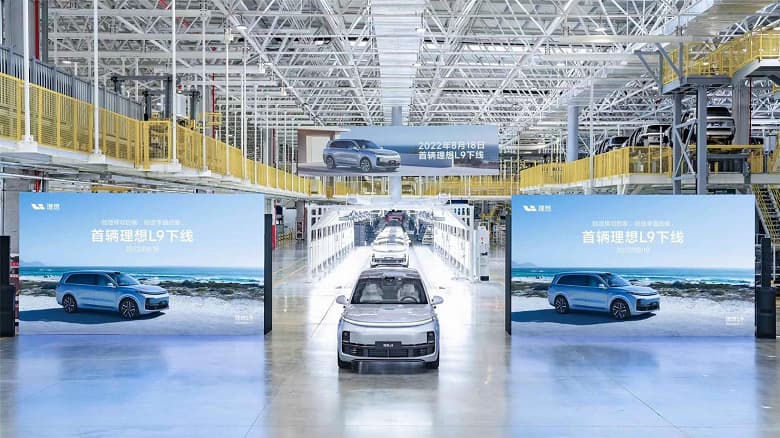 449 л.с., полный привод, 1315 км на полном баке, разгон до 100 км/ч за 5,3 с. Большой гибридный кроссовер Li Auto L9 запущен в массовое производство 449 л.с., полный привод, 1315 км на полном баке, разгон до 100 км/ч за 5,3 с. Большой гибридный кроссовер Li Auto L9 запущен в массовое производство