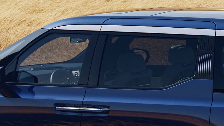 Запас хода 700 км, длина 5,2 м и боле 500 светодиодов снаружи. Geely показала премиальный минивэн Zeekr 009, который может оказаться гораздо интереснее Toyota Alphard