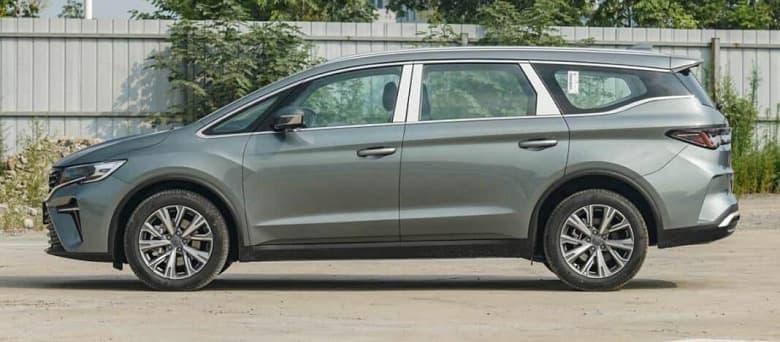 Современный 7-местный минивэн с богатым оснащением за 17 300 долларов. Geely Jiaji L поступил в продажу в Китае