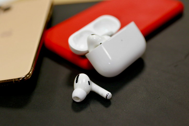Пользователи AirPods Pro 2 сообщают о проблемах: наушники отключаются, динамик зарядного футляра не работает