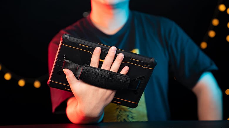 Стартовали продажи в России неубиваемого планшета Oukitel RT2 «с самой мощной в мире батареей»