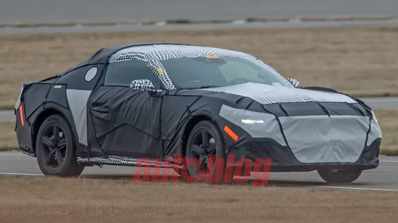 Новый Ford Mustang — это классичекое заднеприводное купе с ДВС. Гибрида и полного привода не будет