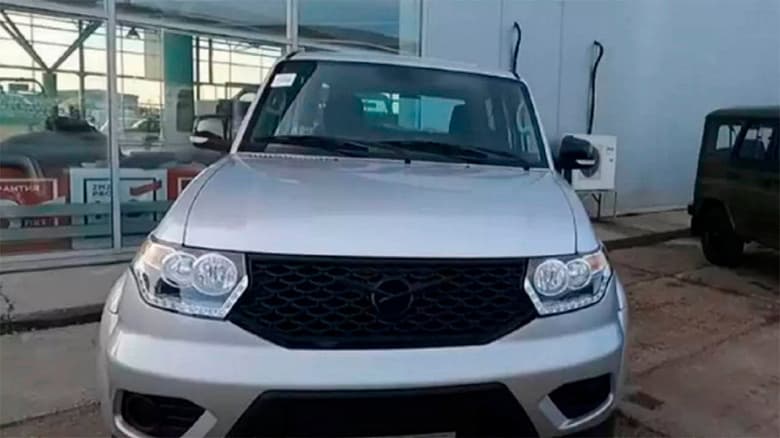 Так выглядит упрощённый «УАЗ Патриот» 2022 модельного года. Первые фото снаружи и внутри