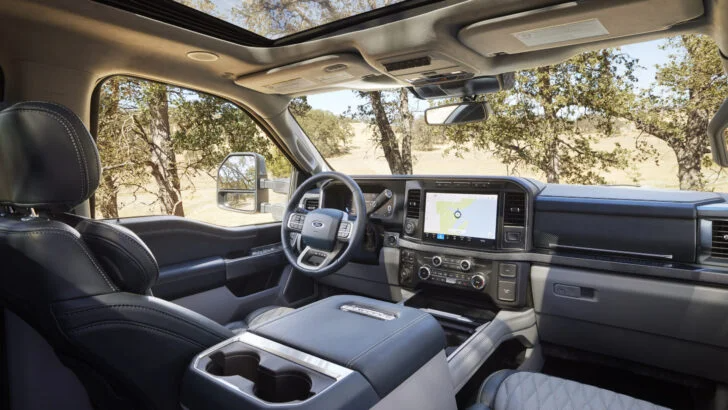 7,3 л, новый салон, 18 колонок Bang & Olufsen, Qualcomm 5G. Представлены пикапы Ford F-Series Super Duty 2023 