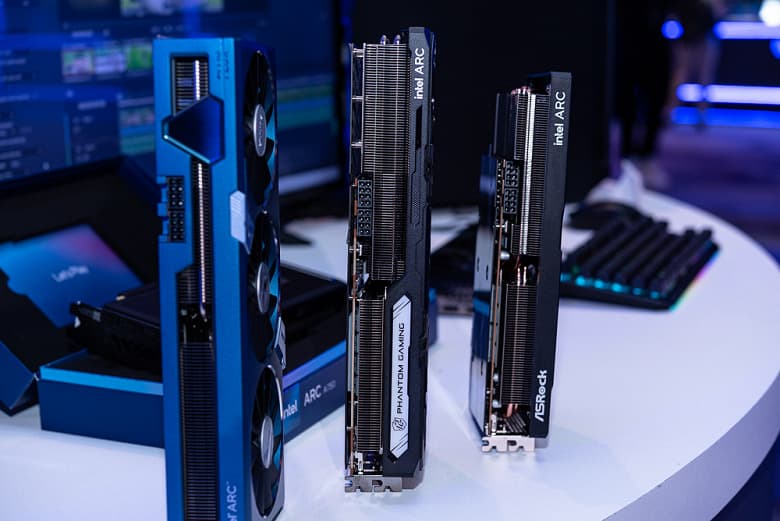 А вот и новинки: появились фото «партнёрских» видеокарт Arc A750 и Arc A770 от ASrock и Gunnir